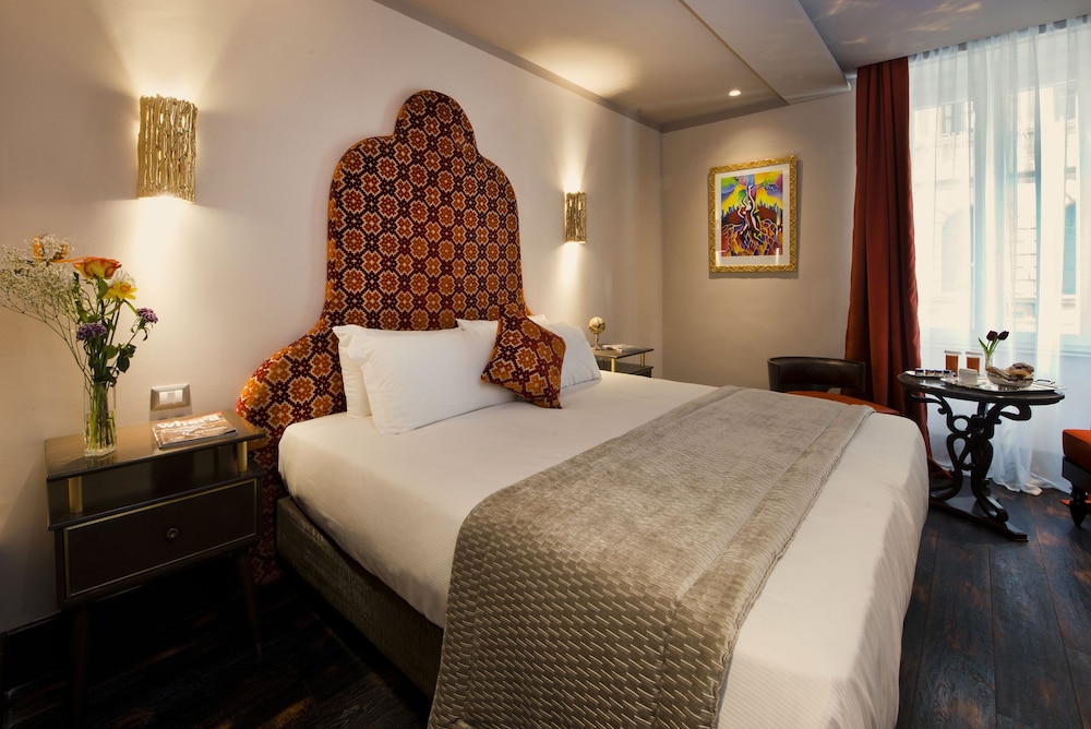 Superior Double Room thumbnail 6