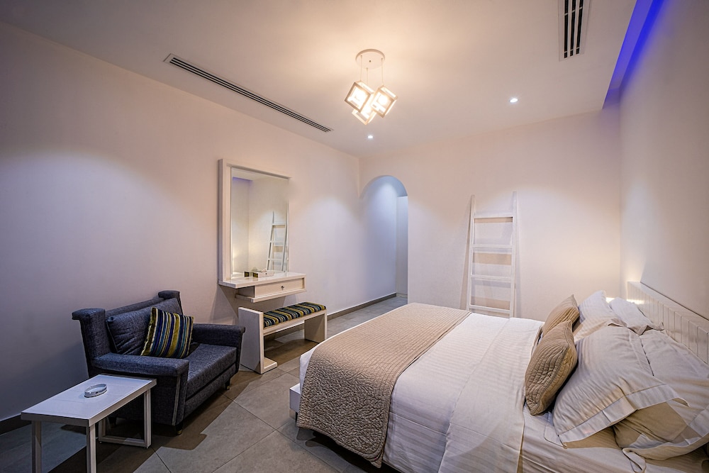 The Beach Suite, 1 King Bed, Beach View, Sea Facing photo 3