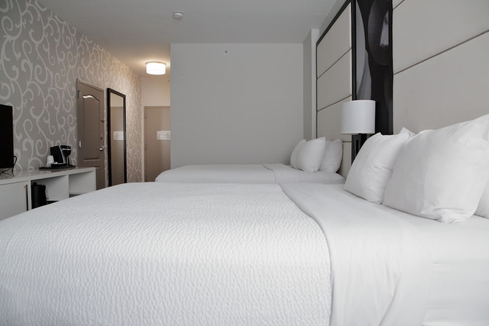 Room, 2 Queen Beds, Non Smoking - Photo 7