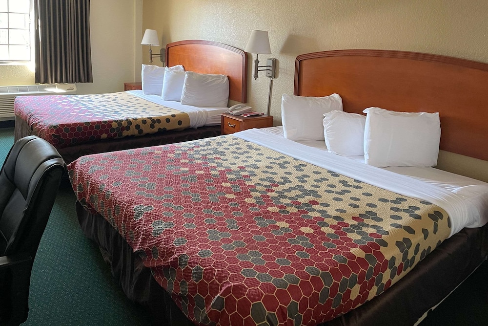 Standard Room, Non Smoking - Photo 1