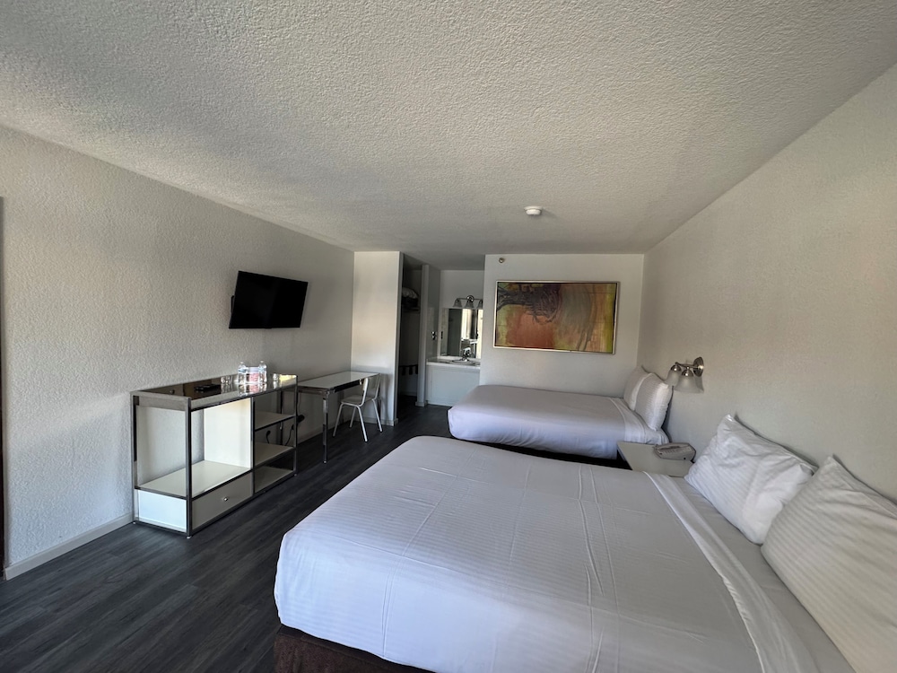 Deluxe Room, 2 Double Beds, Non Smoking photo 2