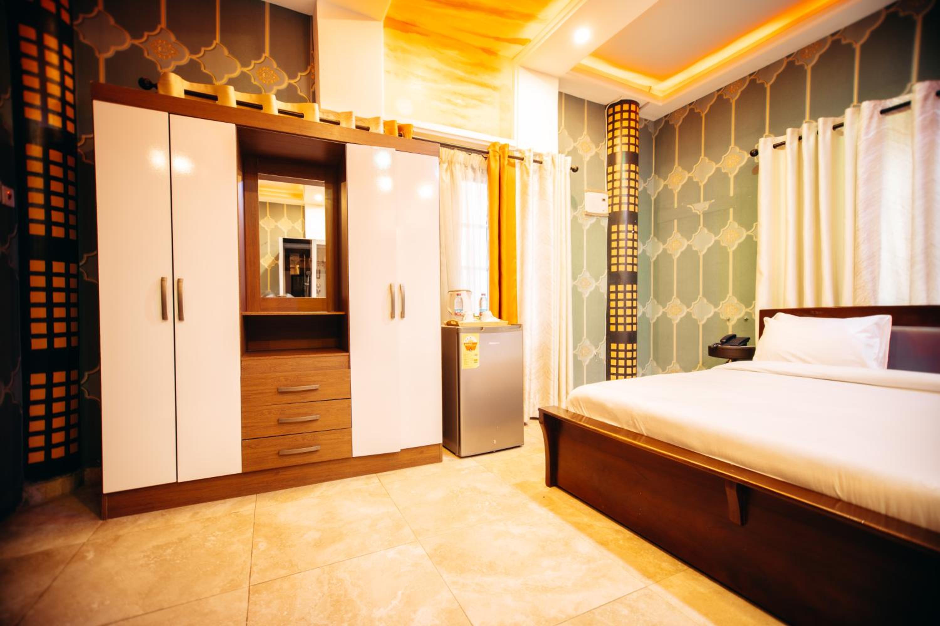 Deluxe Room - Photo 15