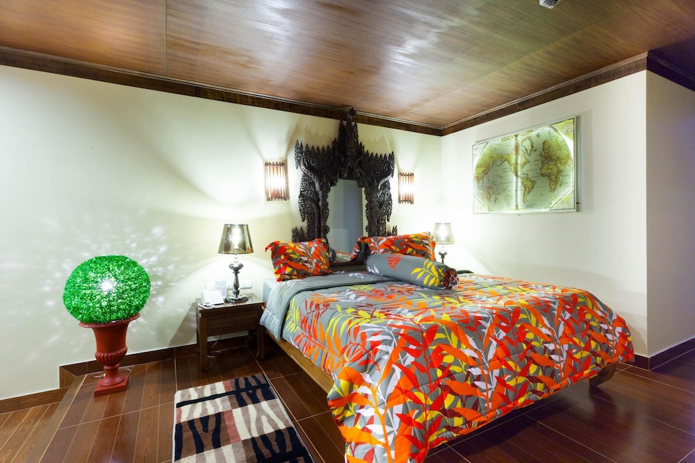 Deluxe Family Room - Photo 2