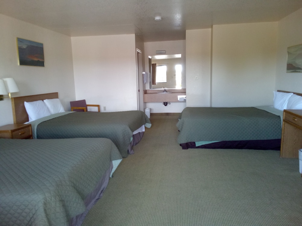 Standard Triple Room, Multiple Beds, Non Smoking, Mountain View (Microwave And Fridge)
