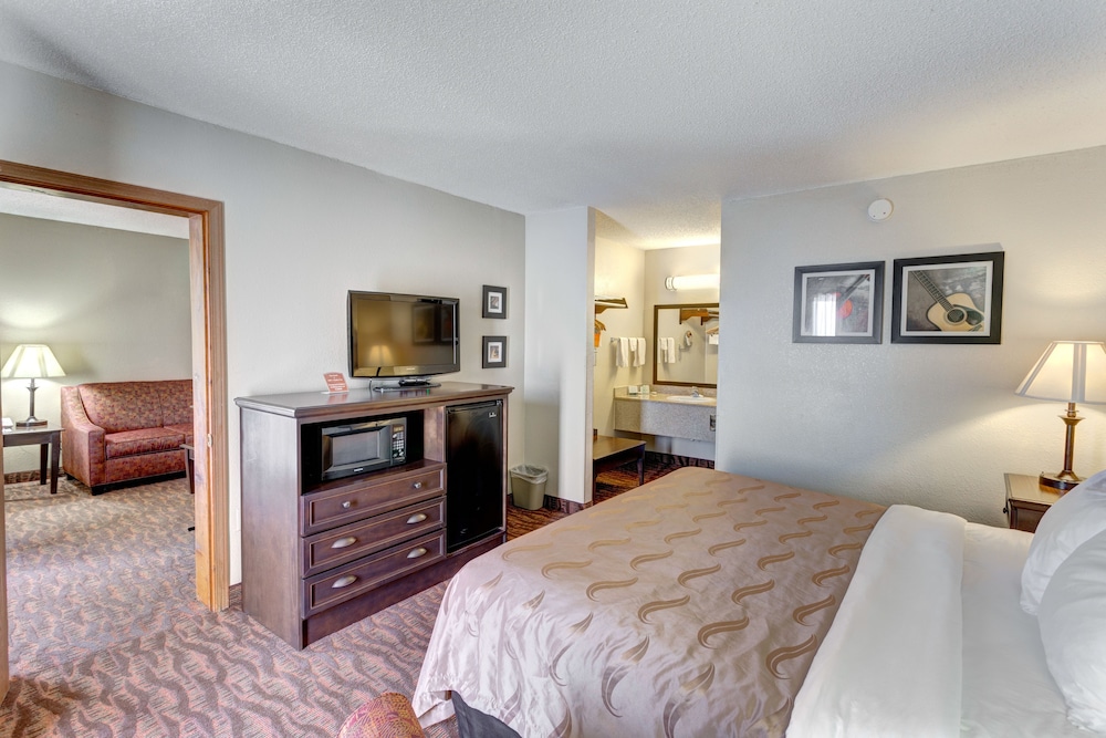 Suite, 1 King Bed - Photo 3
