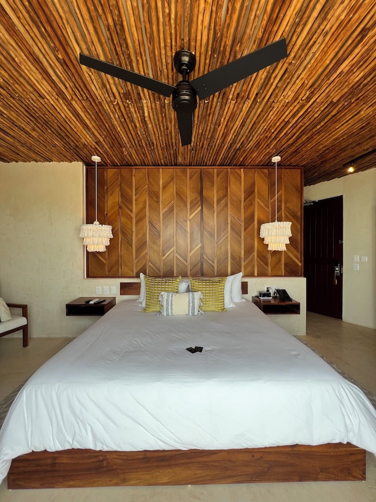 Rooftop Suite - Photo 4