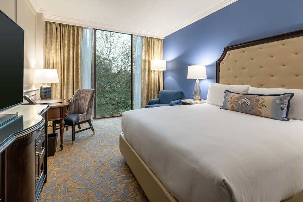 Traditional Room, 1 King Bed, Accessible - Photo 1