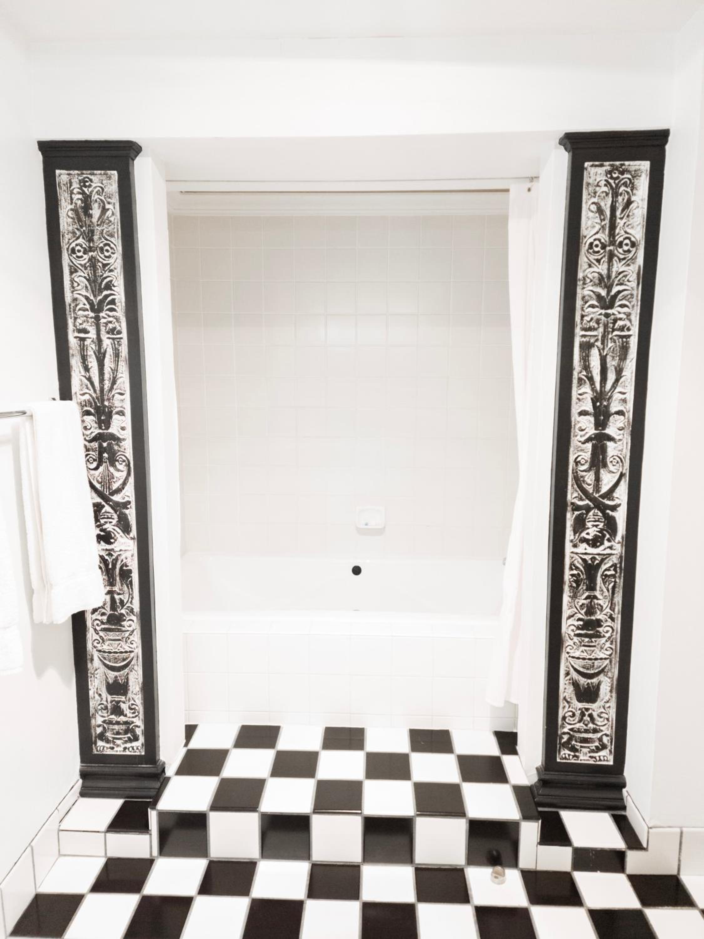 Deluxe King Suite - Photo 11