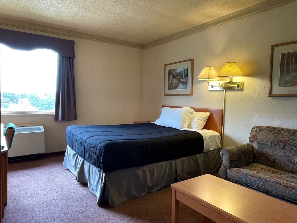 Standard Room, 1 Queen Bed with Sofa bed, Non Smoking photo 1