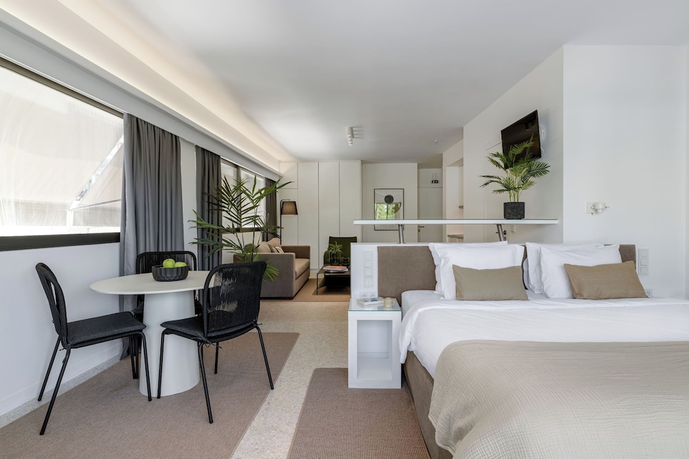 Momo Suites, Acropolis by Aura Homes D photo 2