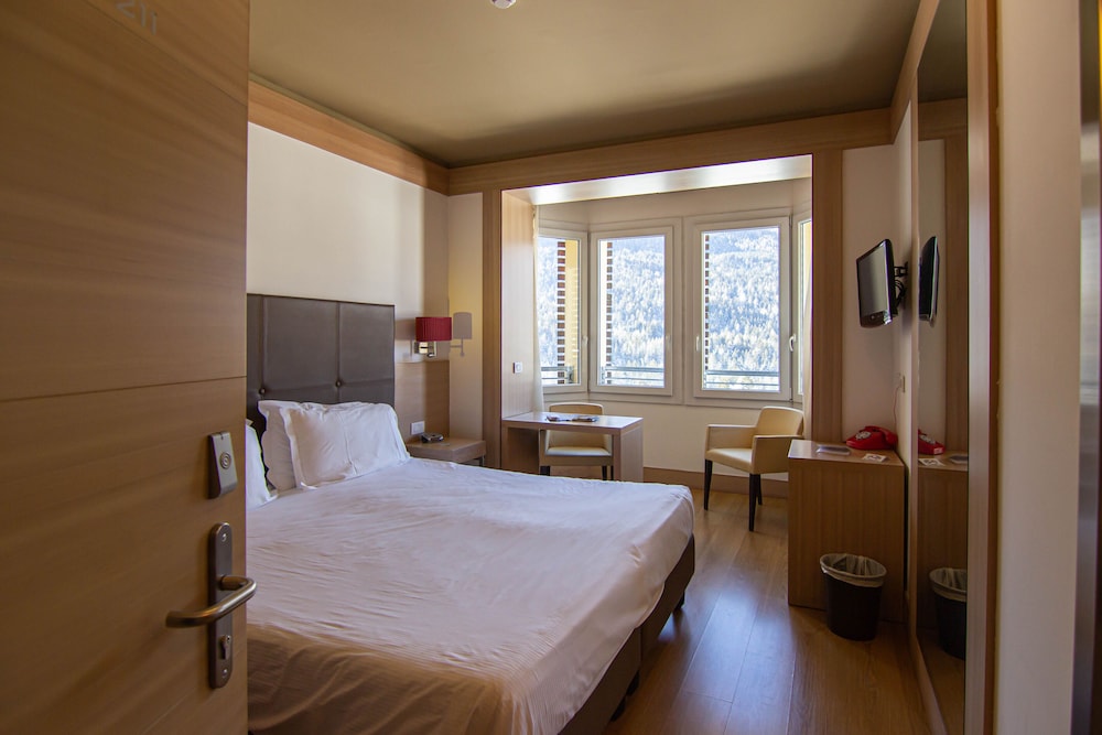 Classic Triple Room (with Spa Access) - Photo 3