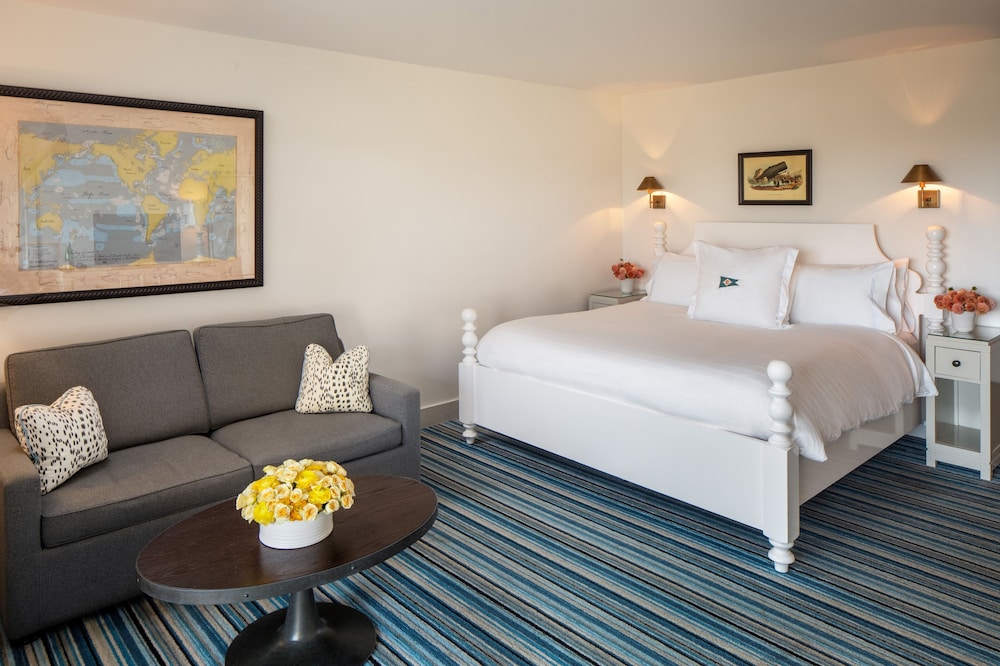 Deluxe Room, 1 King Bed with Sofa bed, Pool Access, Harbor View photo 3