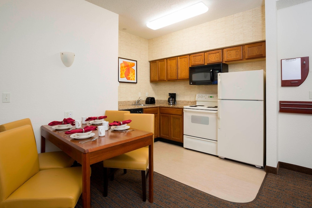 Suite, 2 Bedrooms - Photo 5