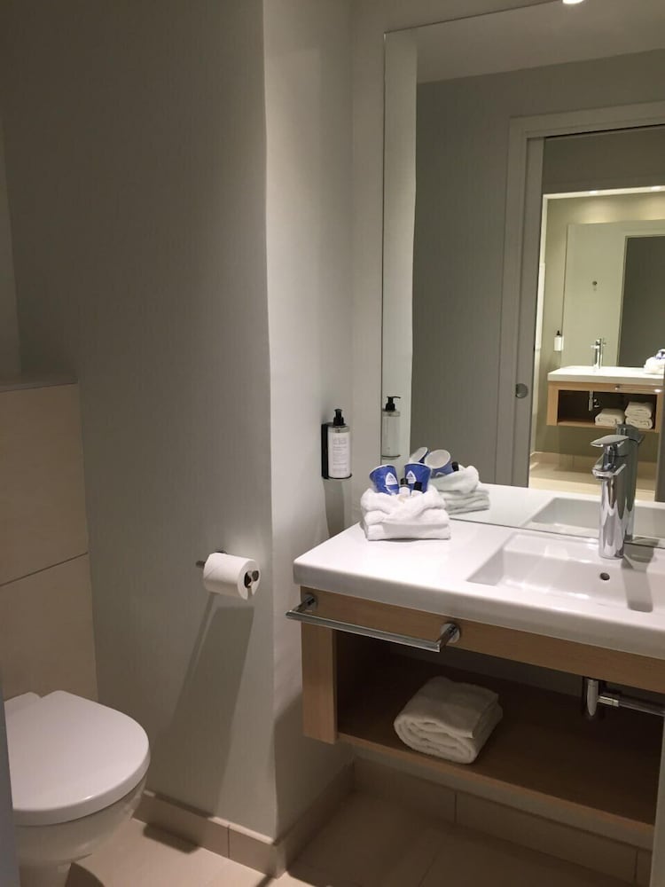 Twin Room - Photo 2