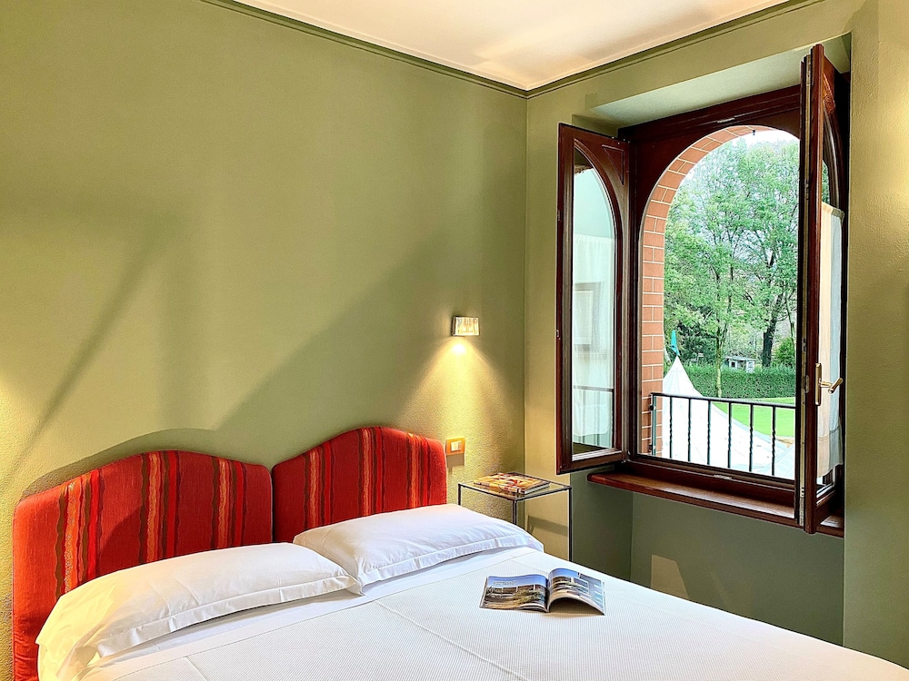 Standard Room, 1 Queen Bed, Garden Area