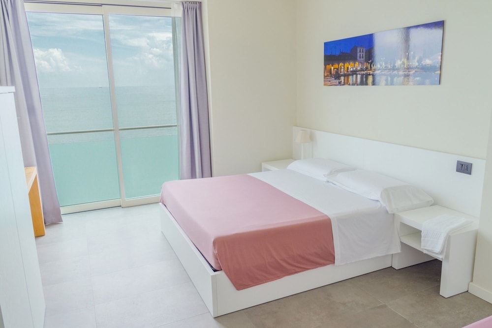 Panoramic Double Room, 1 Bedroom, Non Smoking, Lake View photo 1