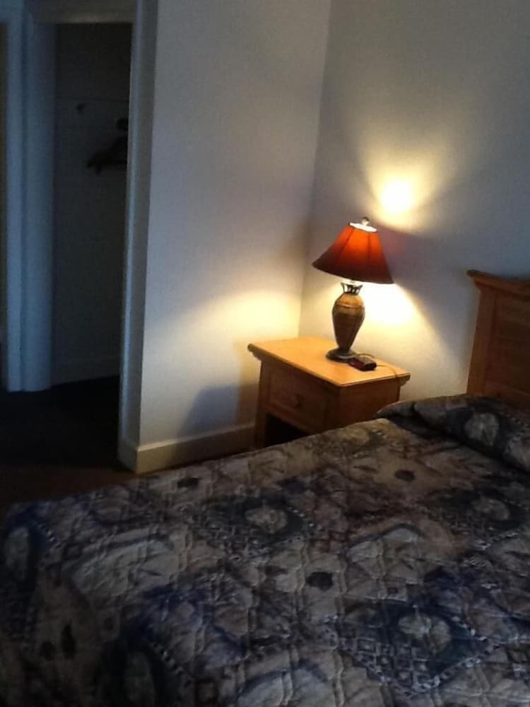 Deluxe Room, 1 King Bed photo 2
