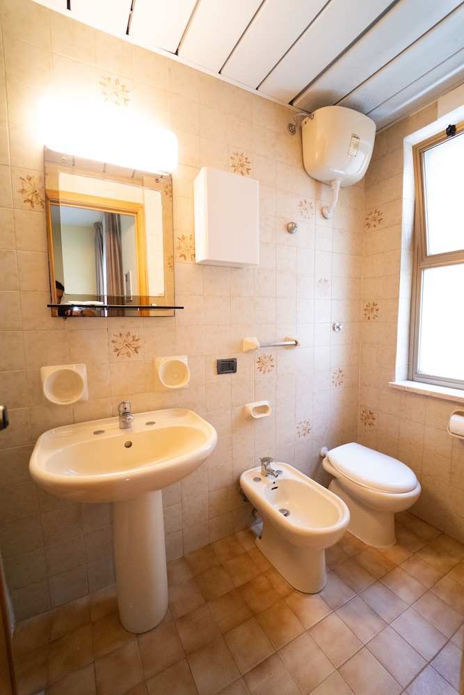 Double or Twin Room - Photo 3