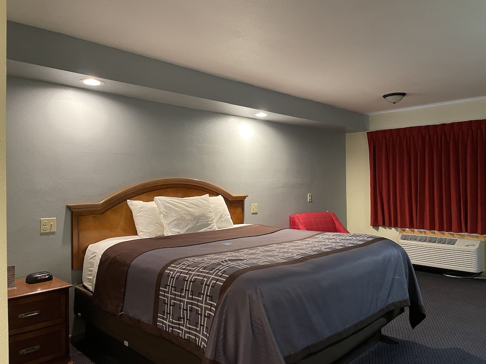 Deluxe Room, 1 King Bed photo 1