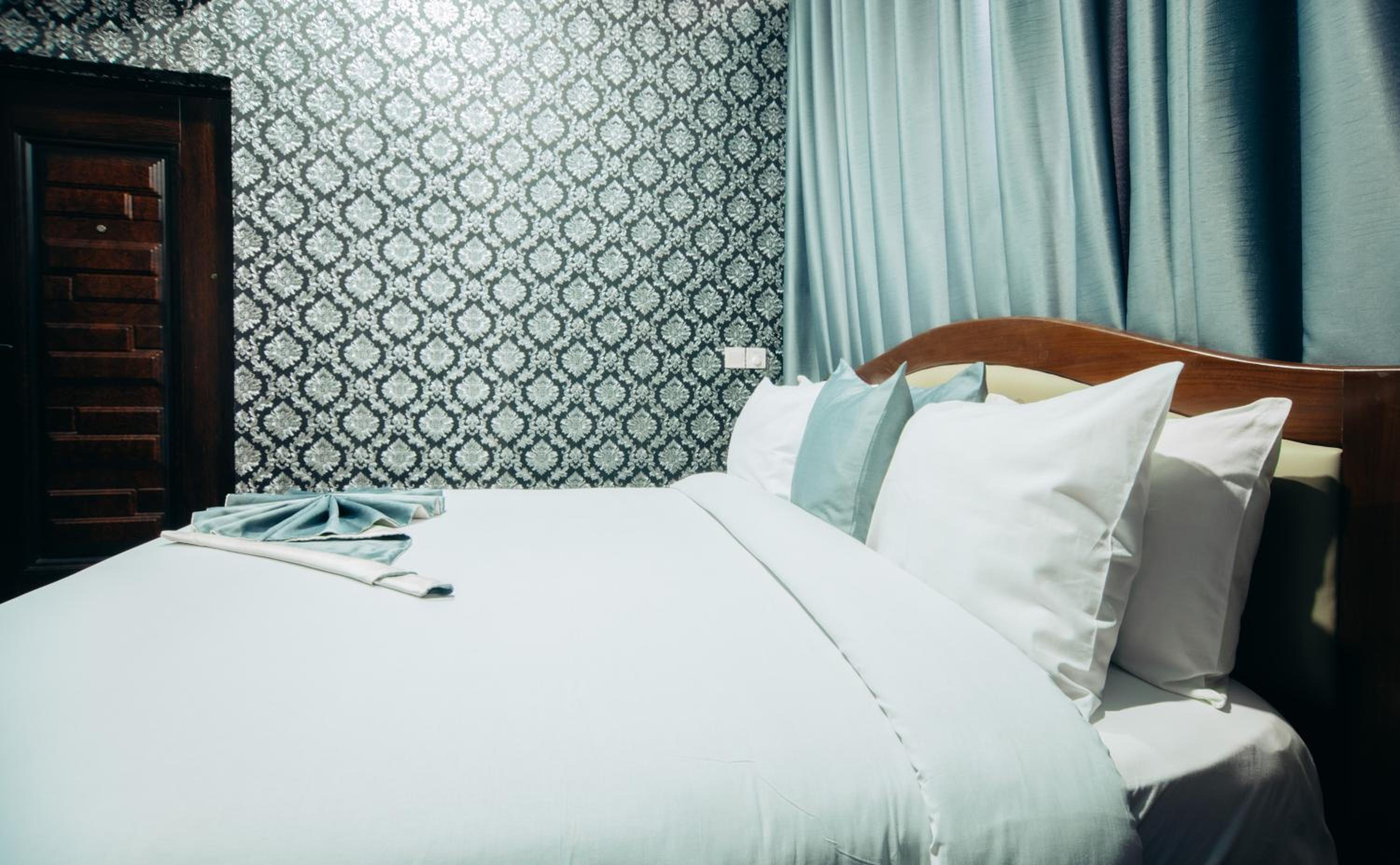 Deluxe Room - Photo 6