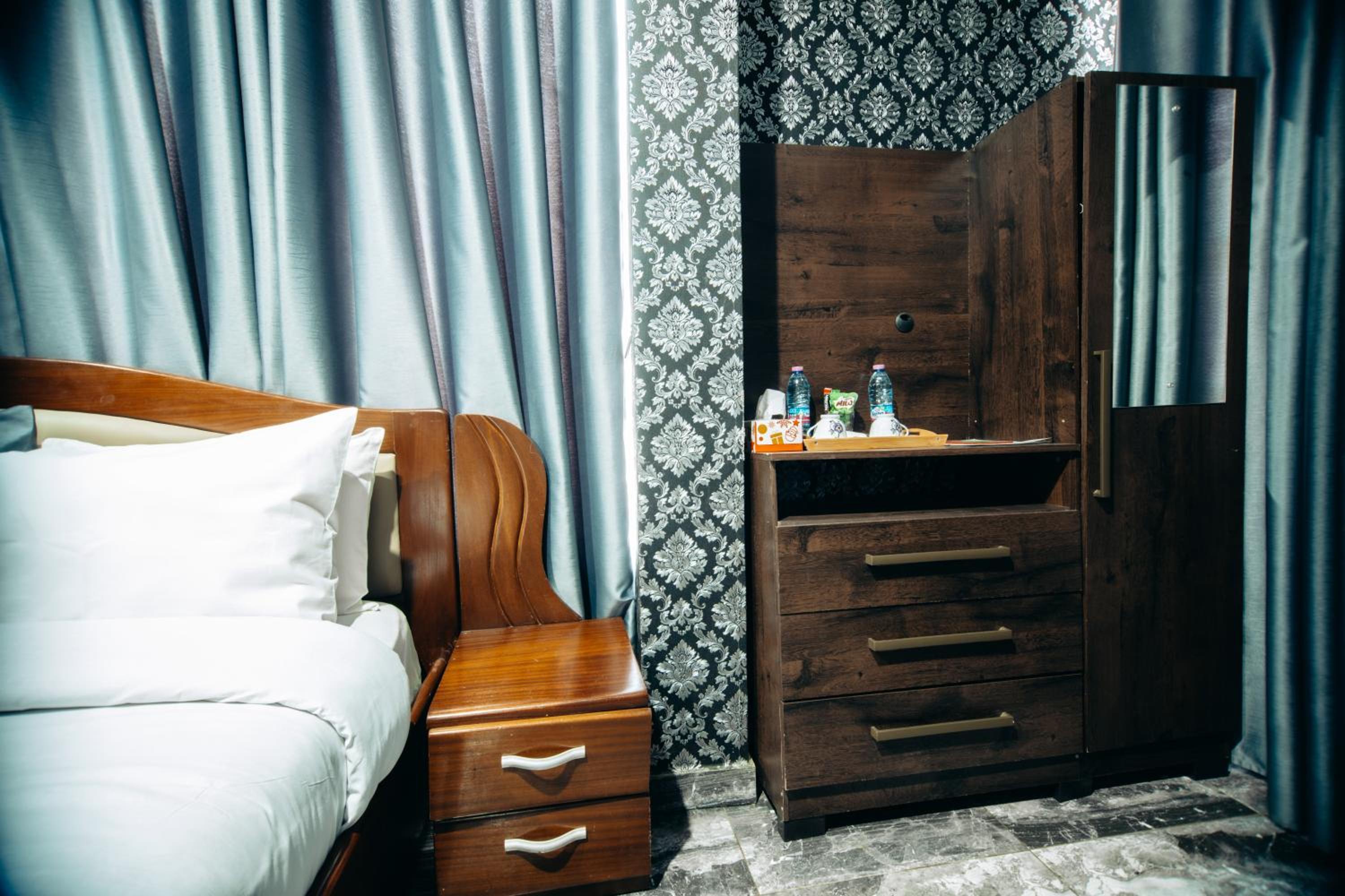 Deluxe Room - Photo 8