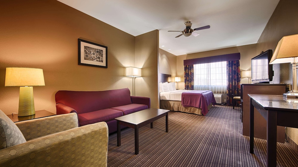 Suite, 1 King Bed, Non Smoking, Refrigerator & Microwave