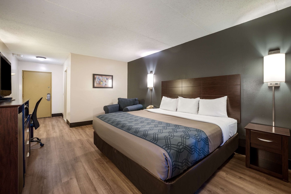 Standard Room, 1 King Bed, Non Smoking (Upper Floor, No Pets) photo 2
