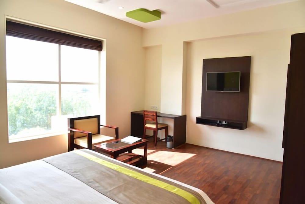 Executive Room - Photo 9