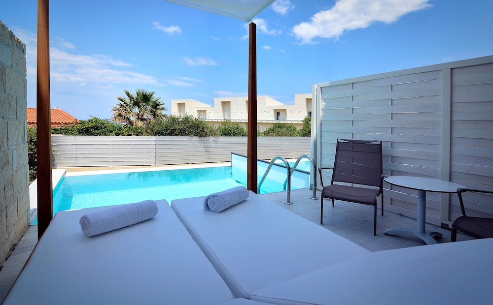 Classic Room, Private Pool thumbnail 5