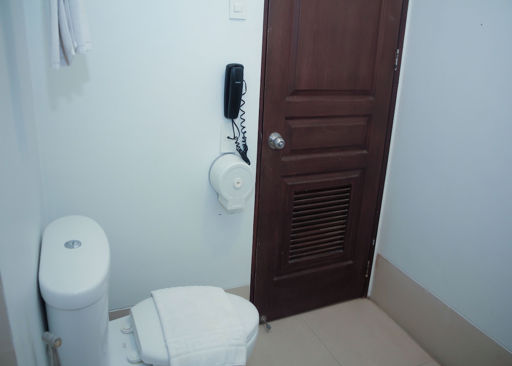Deluxe Room - Photo 10