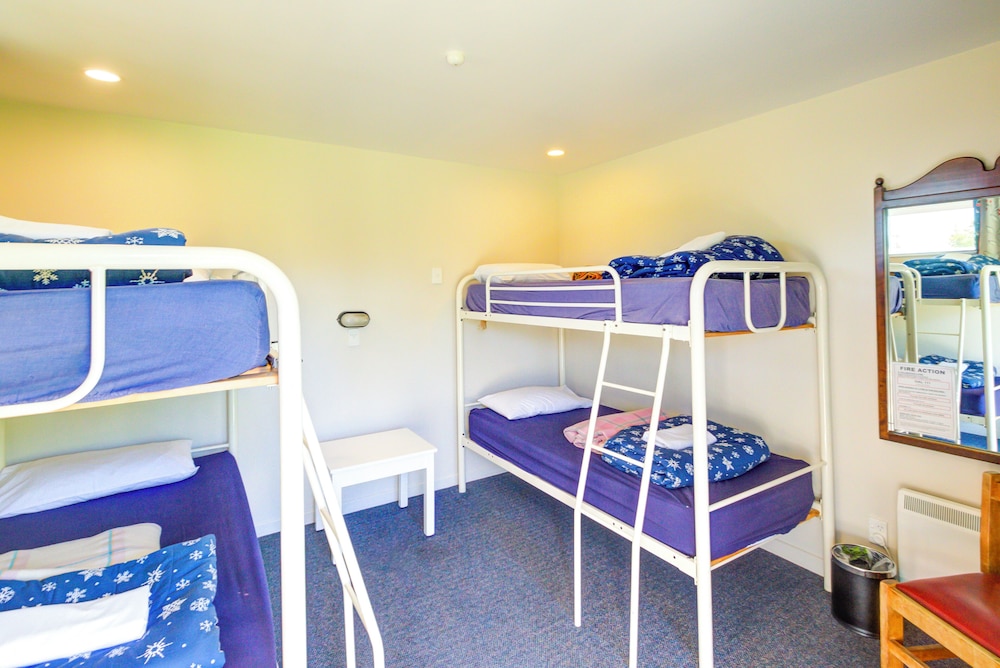 Basic Room, Multiple Beds, Shared Bathroom (No Towels Provided - Shared Bathroom) photo 2