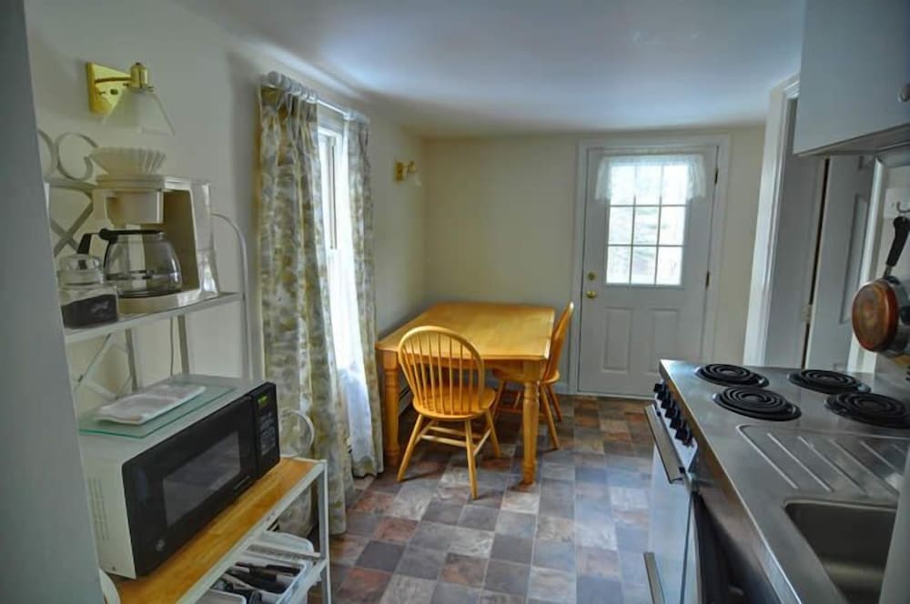 Carriage House Room 4 photo 3