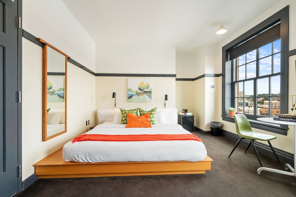 Standard Room, 1 King Bed (Self Check-in with Virtual Front Desk) photo 3
