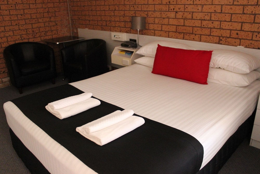 Deluxe Room, 1 Queen Bed photo 3