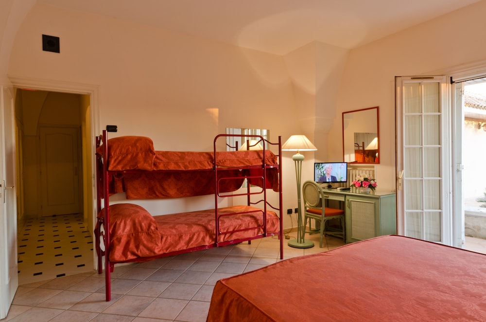 Quadruple Room, Pool Access