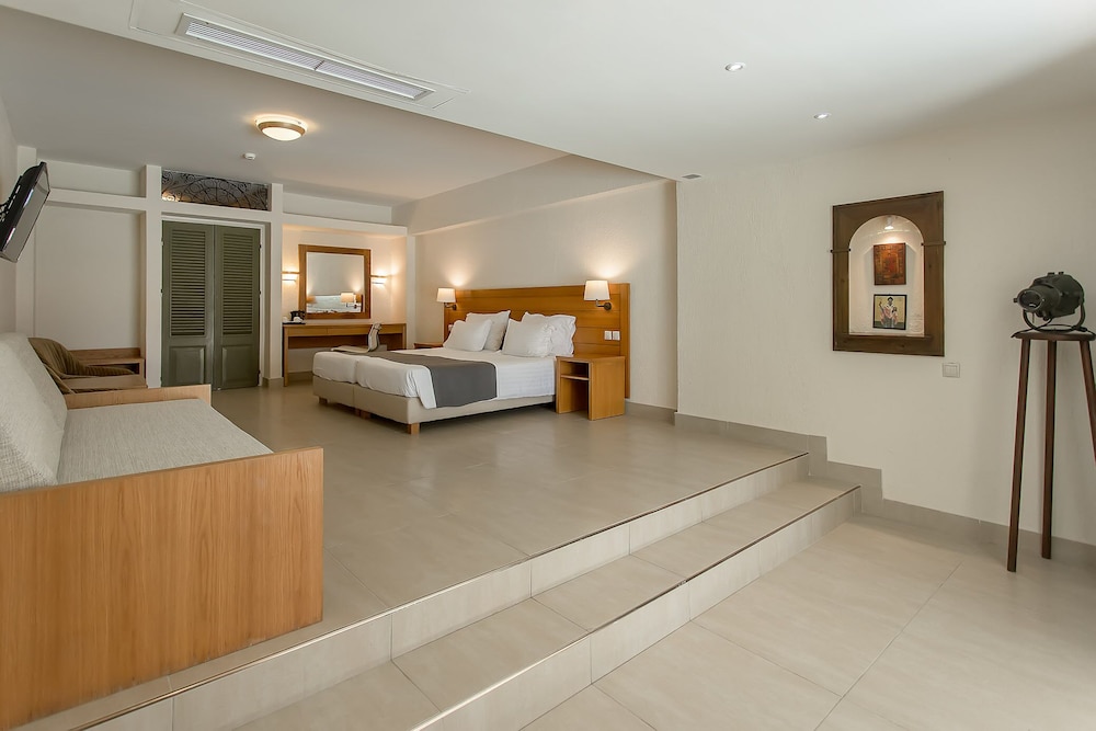 Ionian Blue Garden Suite with Sharing Pool