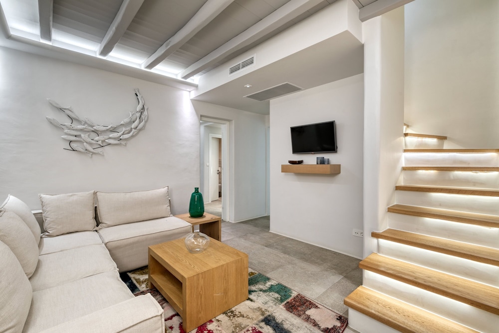 Exclusive Villa, 4 Bedrooms, Sea View (M One) - Photo 16