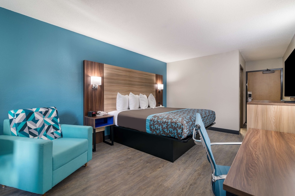 Standard Room, 1 Queen Bed, Accessible, Refrigerator & Microwave photo 2