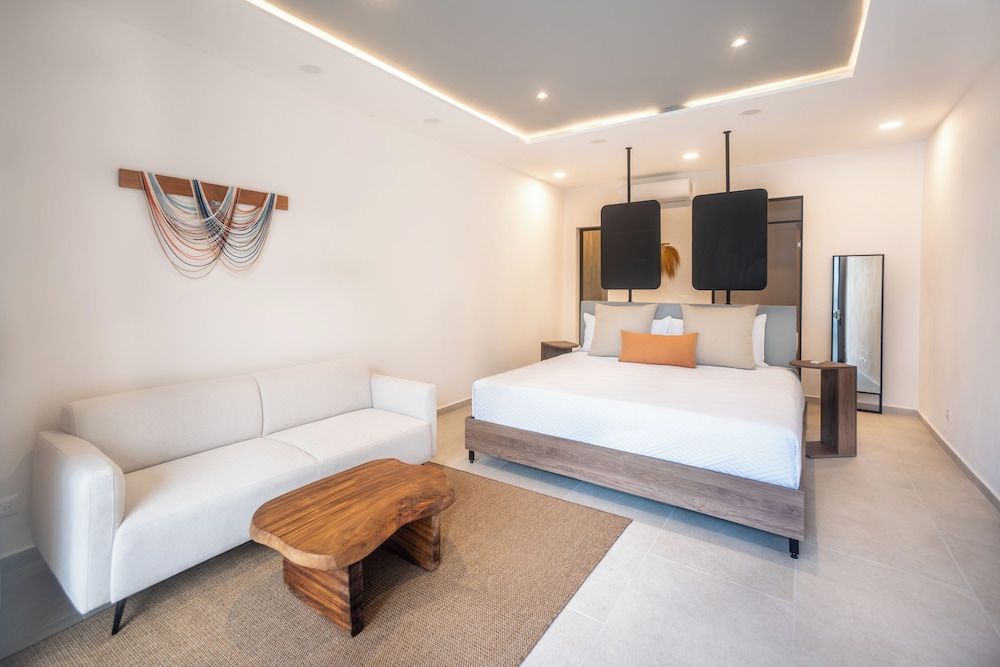 Premium Studio Suite, Pool View