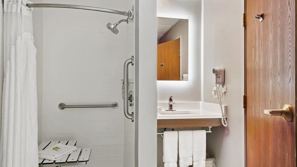 Suite, 1 King Bed, Accessible, Jetted Tub (Mobility) - Photo 4