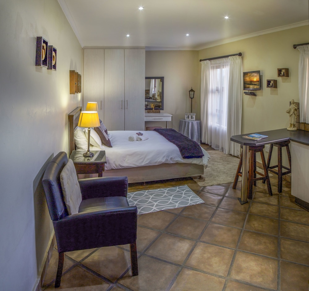 Standard Double Room photo 3