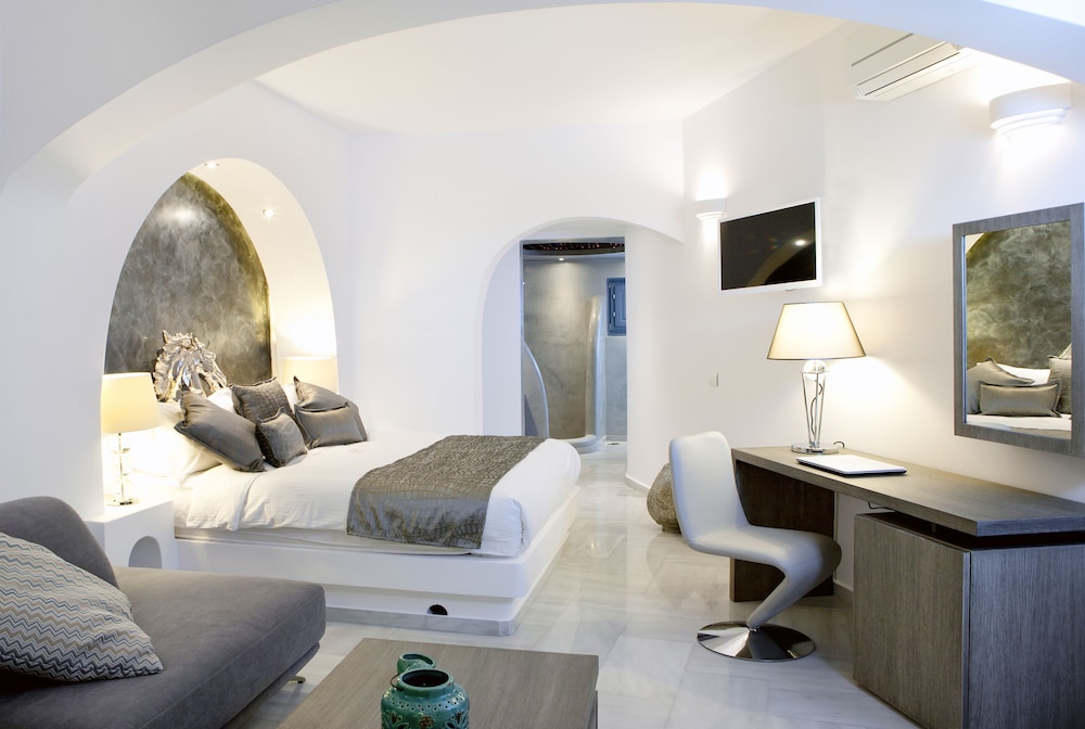 Suite, Jetted Tub - Photo 12