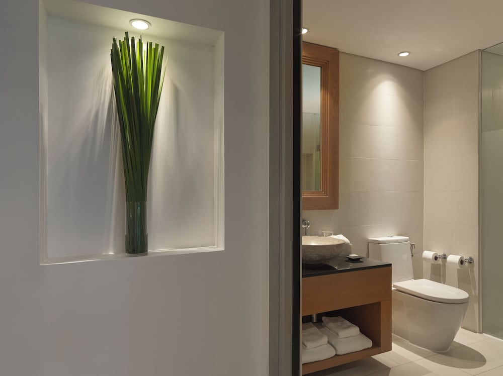 Two Bedroom Pool Suite - Photo 9