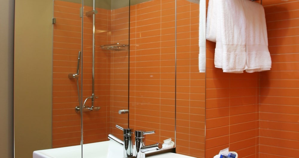 Standard Double or Twin Room - Photo 7