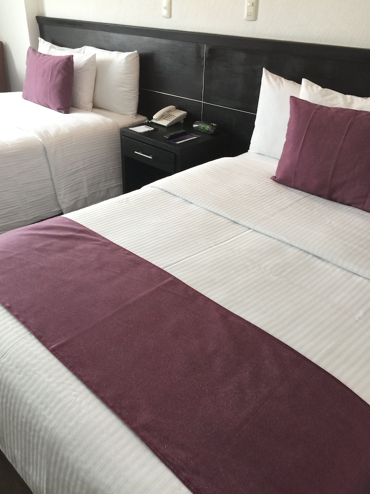 Room, 2 Double Beds photo 2