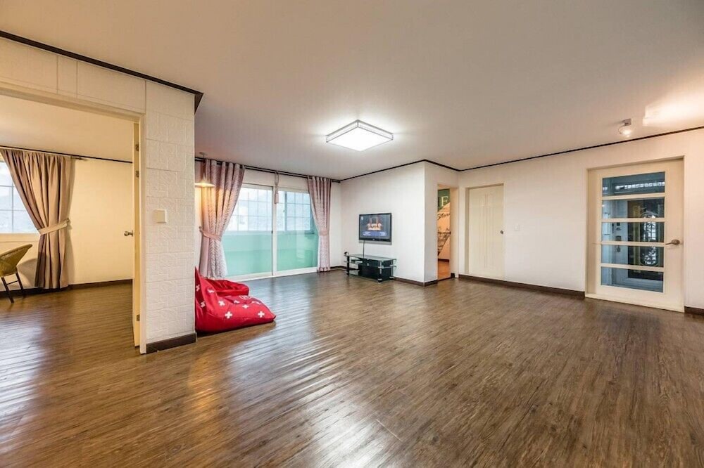 Room (skygarden)