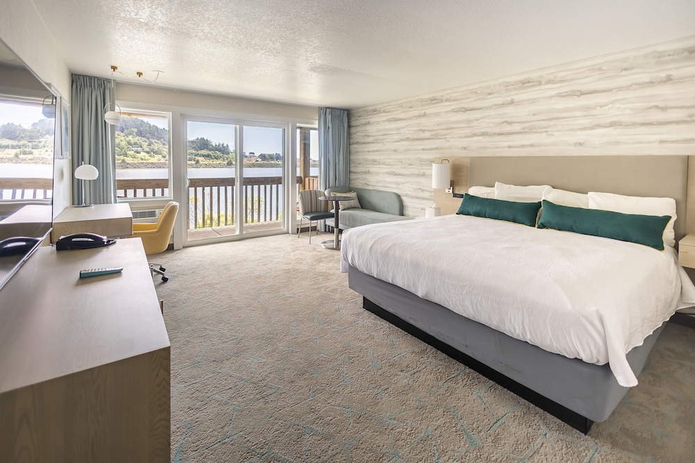 Deluxe Room, 1 King Bed, River View