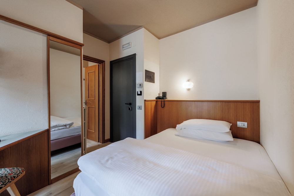 Classic Single Room, 1 Large Twin Bed