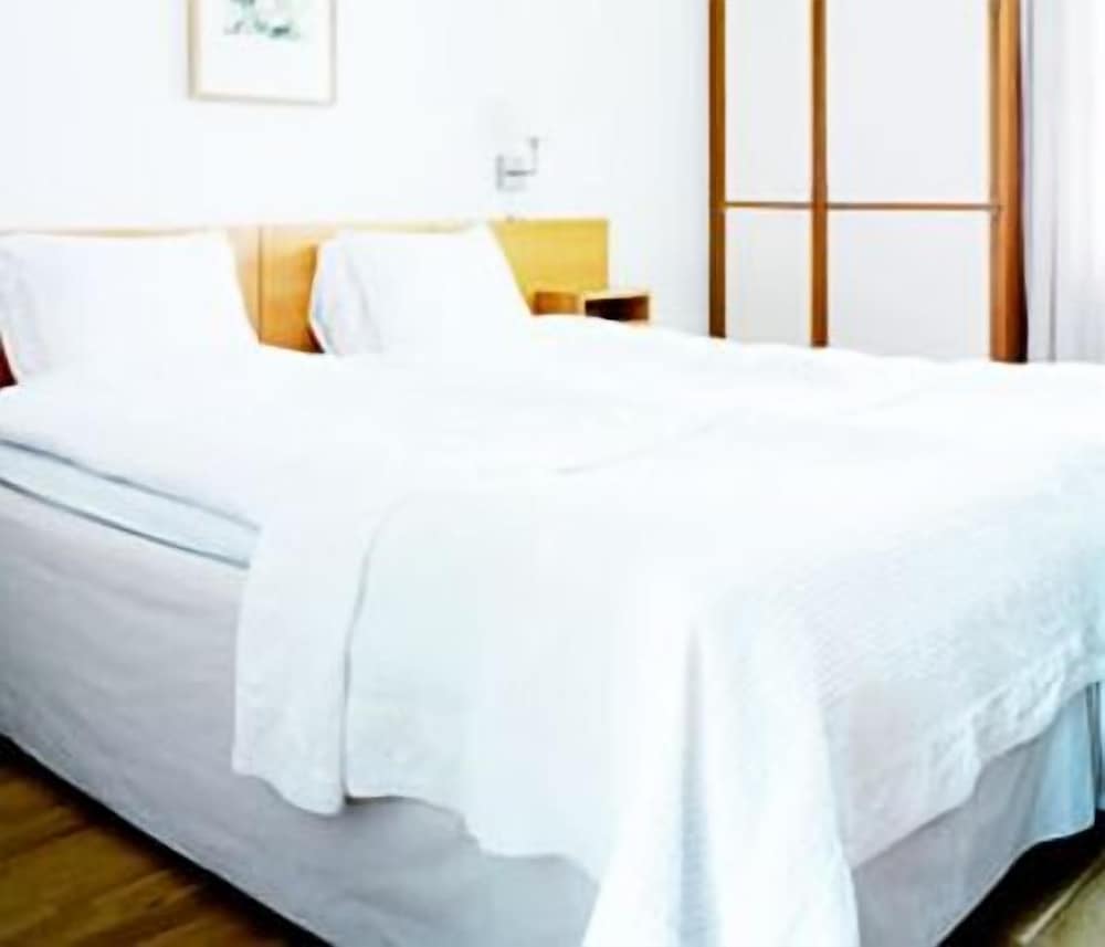 Double Room, Corner