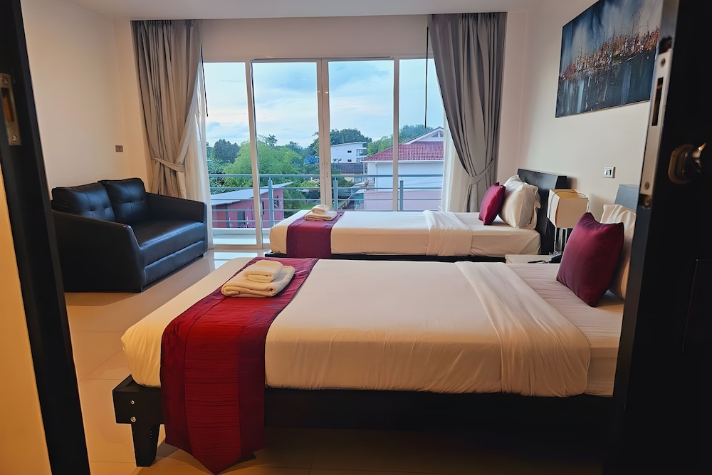 Deluxe Room - Photo 6